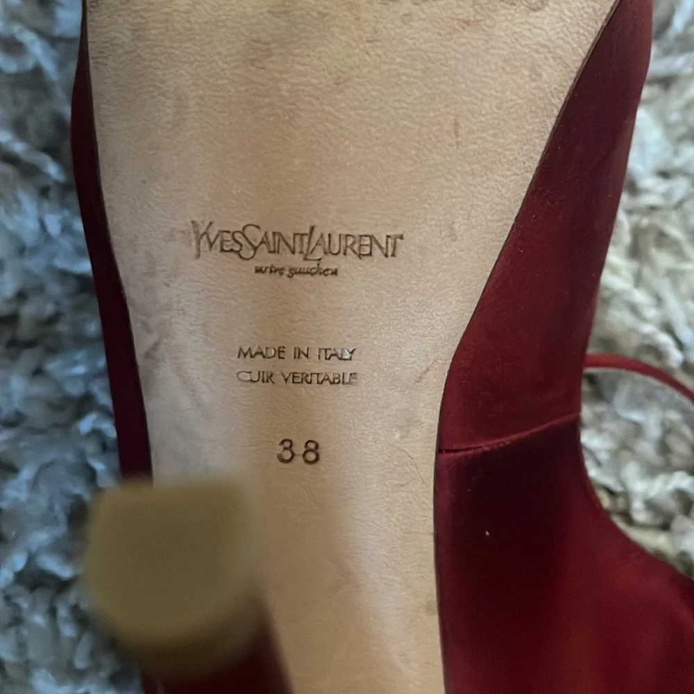 Red - Picture 3 of 4